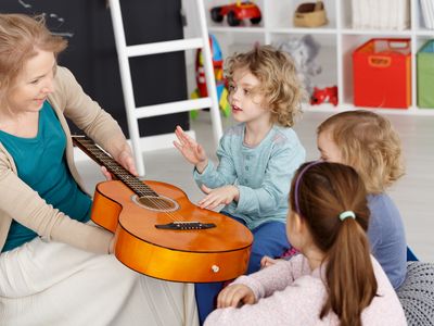 "Quelle Bild päd. Fachkraft mit Kindern:https://www.fotolia.com"